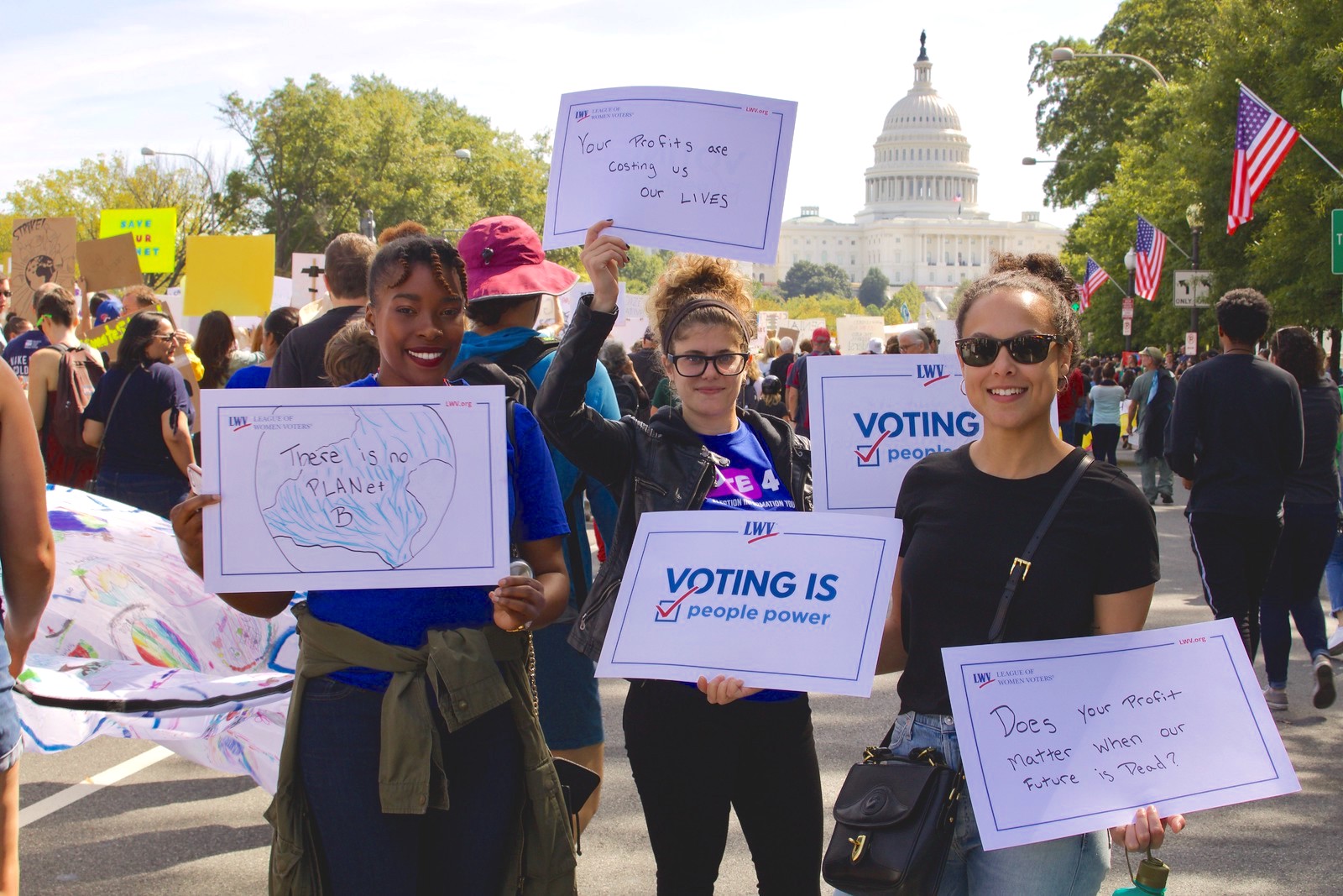 Three LWVUS employees protest for climate protection